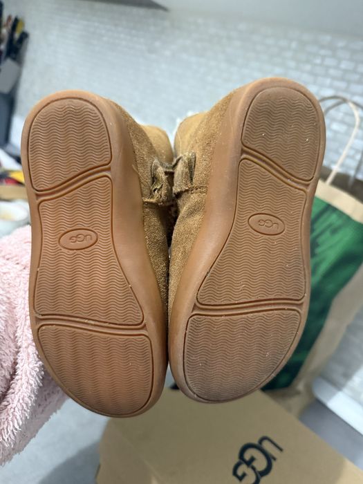 Ghetute ugg copii masura 27.5 / size 9uk