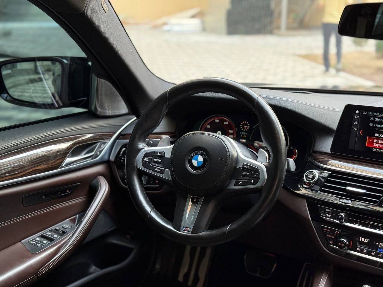 Продаётся BMW 540i