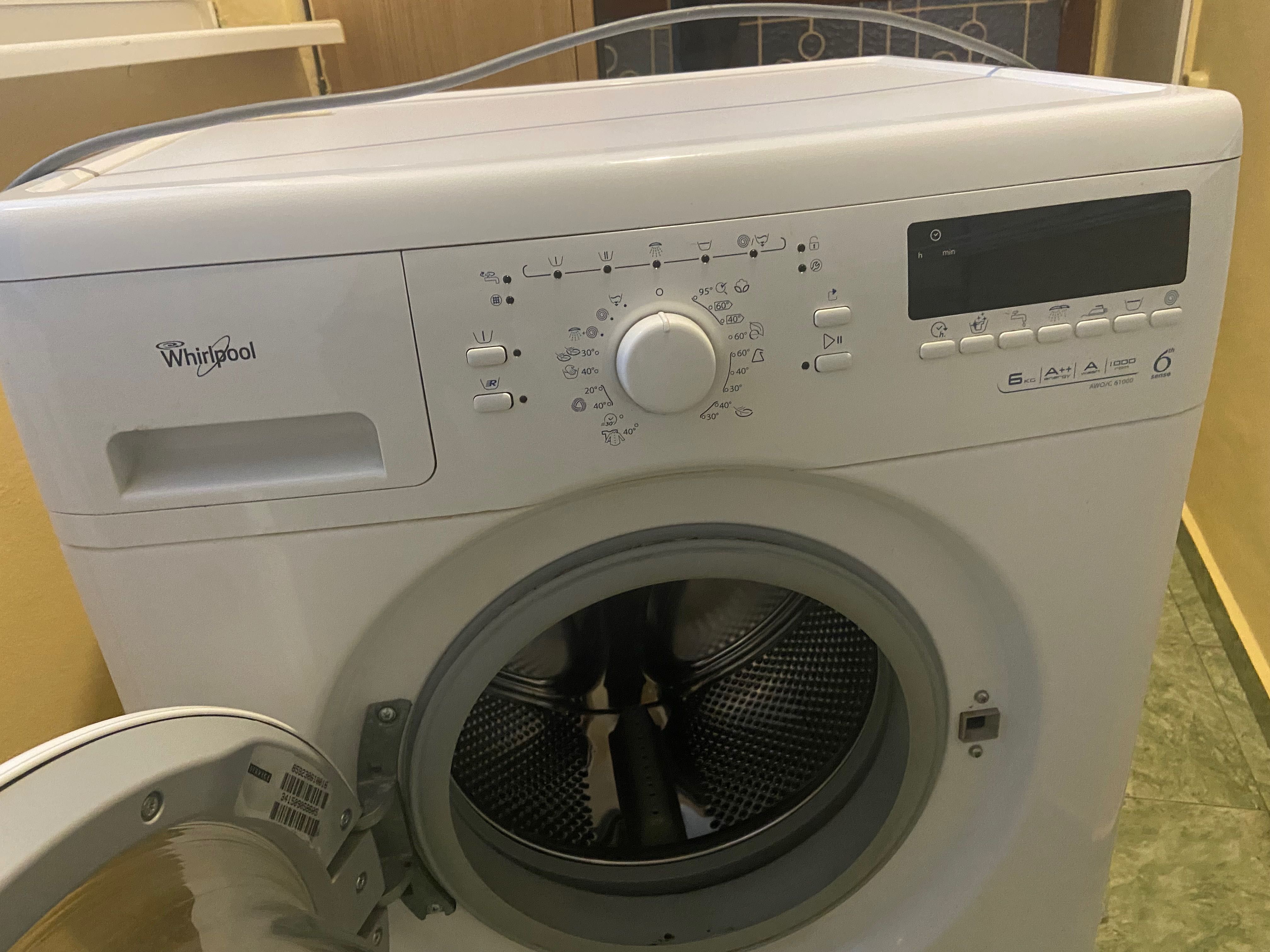 Продавам пералня Whirlpool