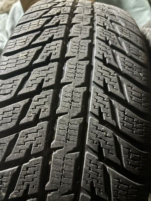 Nokian 215 70 16