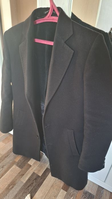 Продажа пальто. Цвет черный