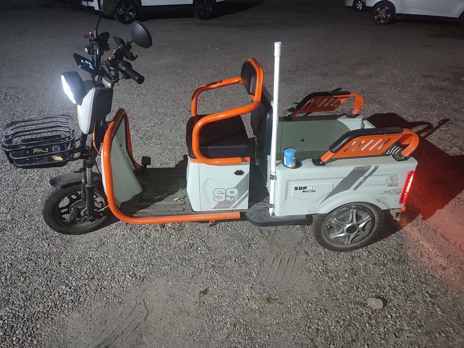 Продам трицикл в отличном состояний куплен в июне