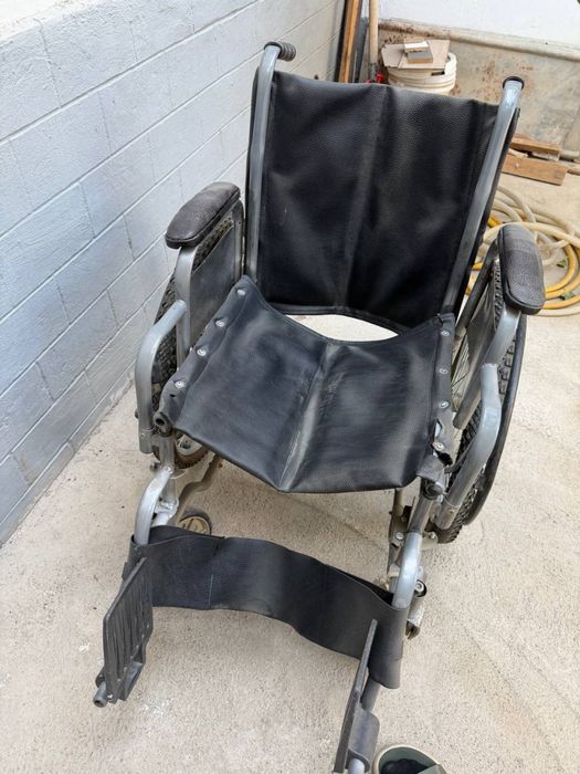 Коляска для инвалидов в хорошем состоянии