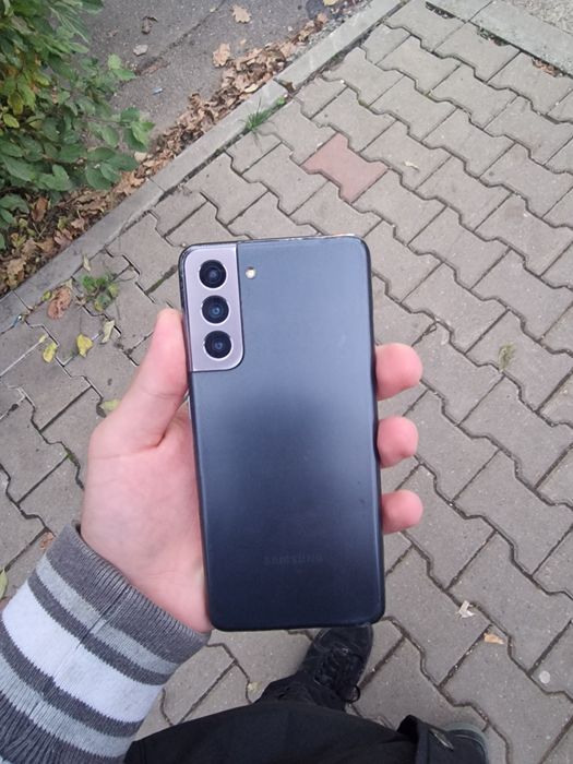 S21 zgariat pe alocuri (e cu folie)