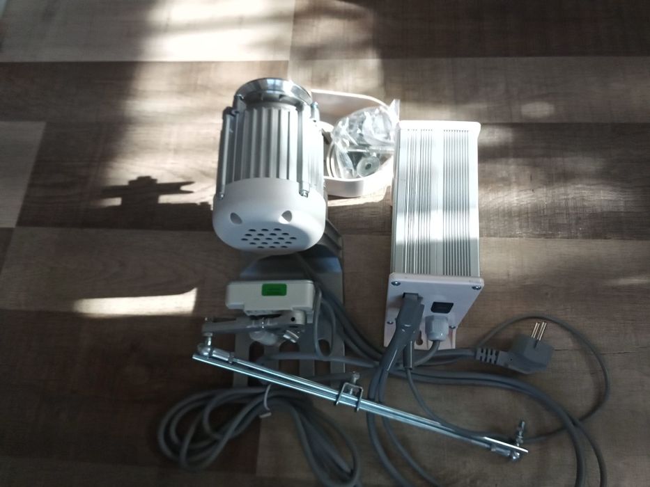 Vând motor electronic 220 v și motor 220 v cu ambreiaj în stare bună