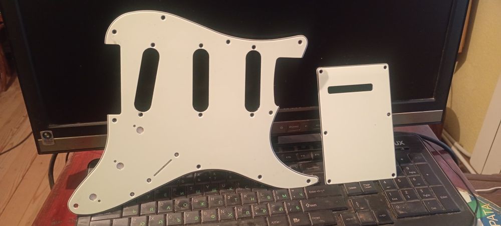 Pickguard Backplate Pickups Части за китара