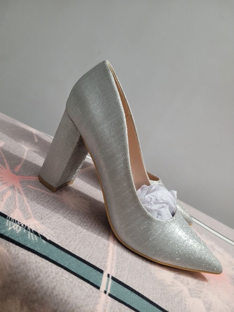 Pantofi dama noi