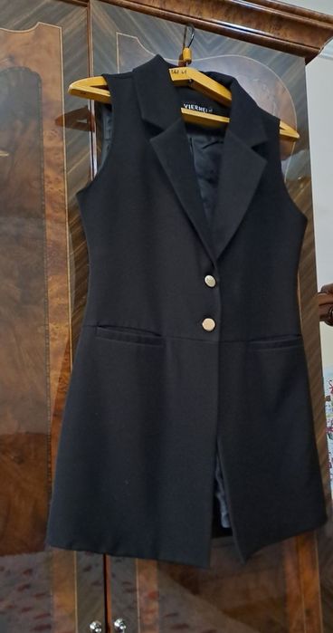 Продаётся женская  безрукавка  в отличном состоянии