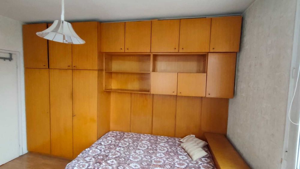 Подарявам - Стар гардероб с легло и нощни шкафчета