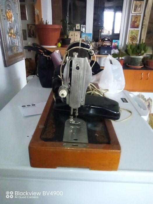 Mașina de cusut vintingi, bine întreținută