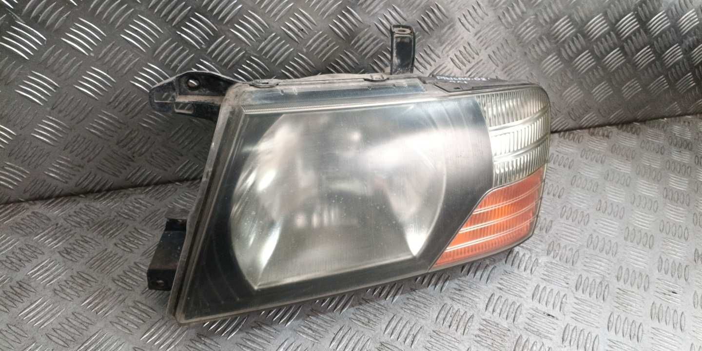 Фар Фарове Mitsubishi Pajero 2002г. Ляв и Десен