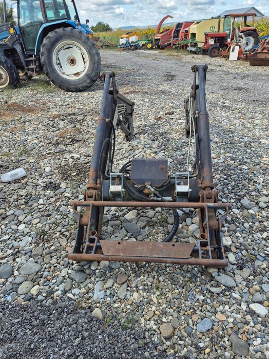 Incarcator frontal Stoll. Pentru tractor