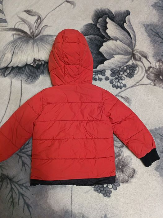 Куртка на мальчика на 5-7 лет