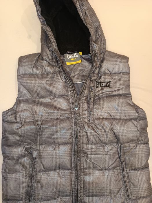 Зимен Елек/Vest на Everlast. За 11-12 годишни унисекс.