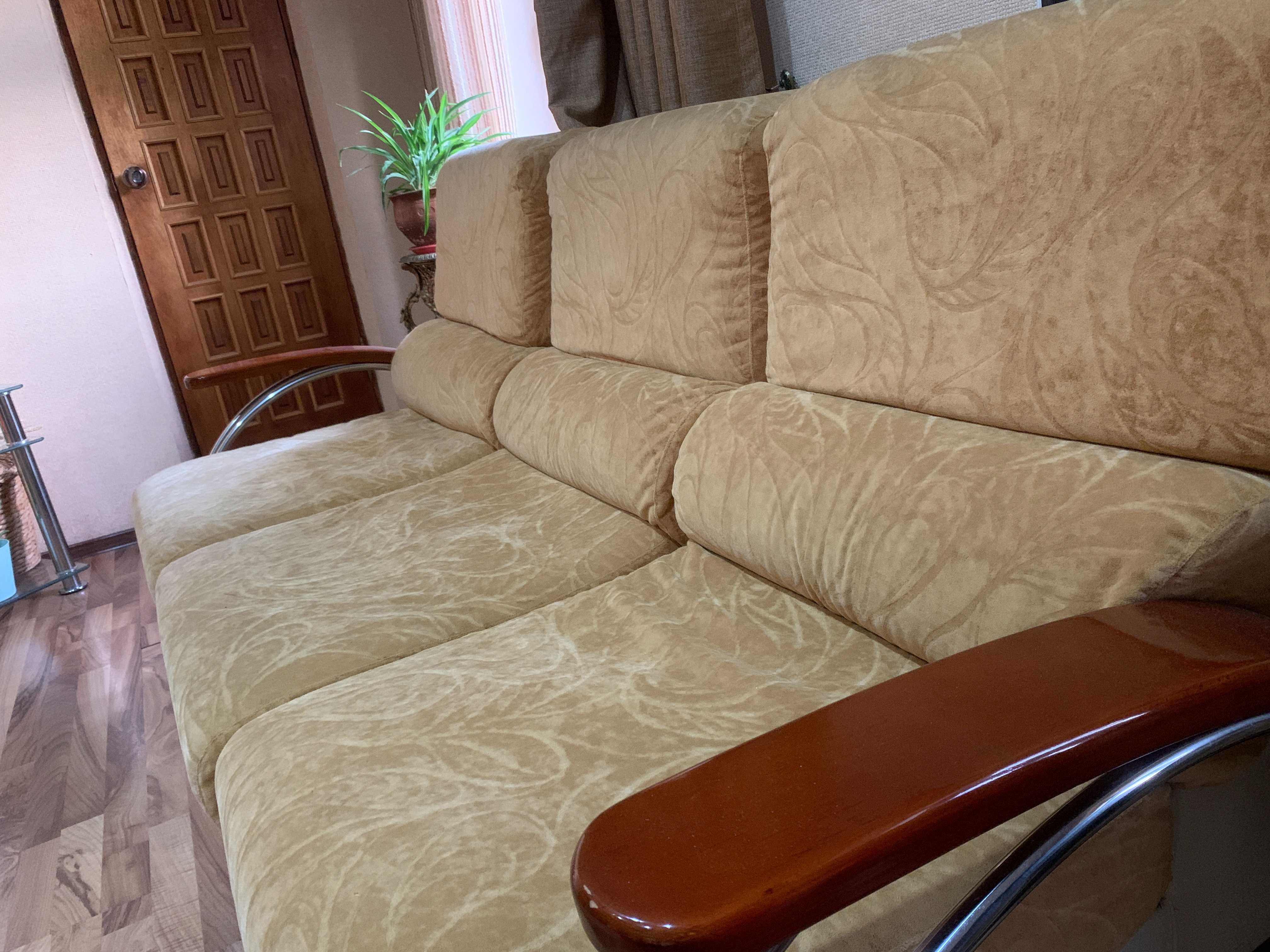 Турецкий диван с двумя креслами