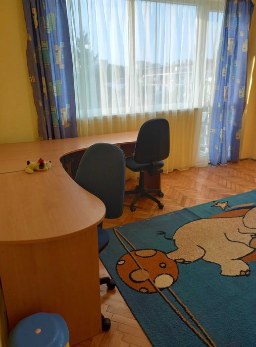 Под наем тристаен обзаведен и оборудван в идеален център на Добрич