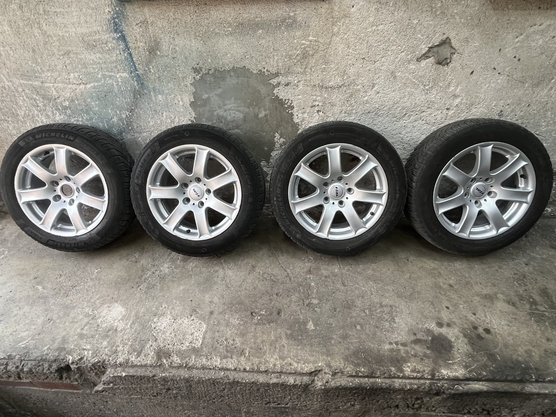 Джанти с гуми 5x120 R16