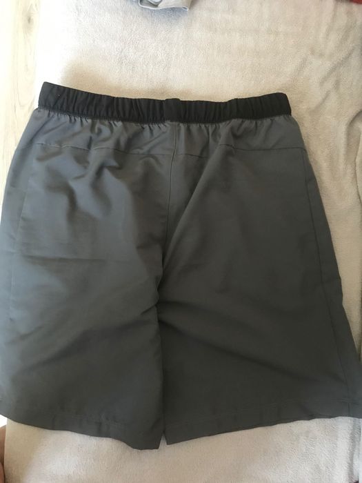 Pantaloni scurți mărimea XL