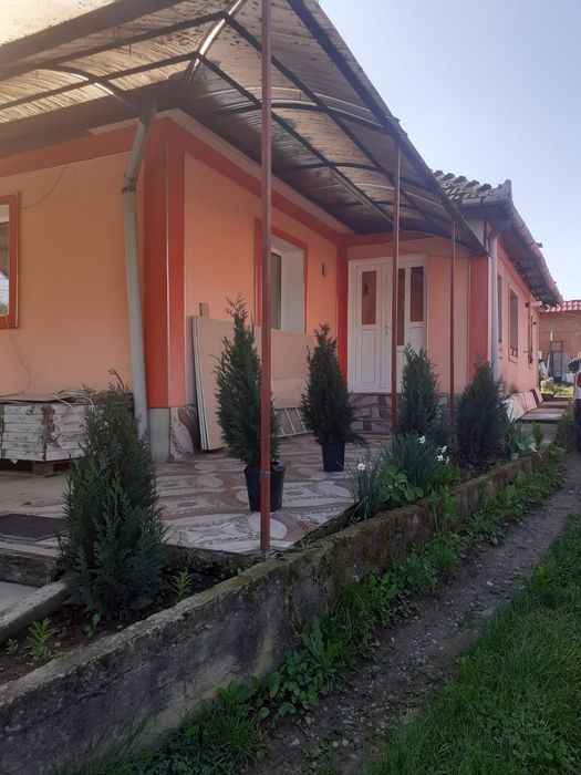 Vând casă cu mai multe anexe locuibile în Bonțida  cu gradina și solar