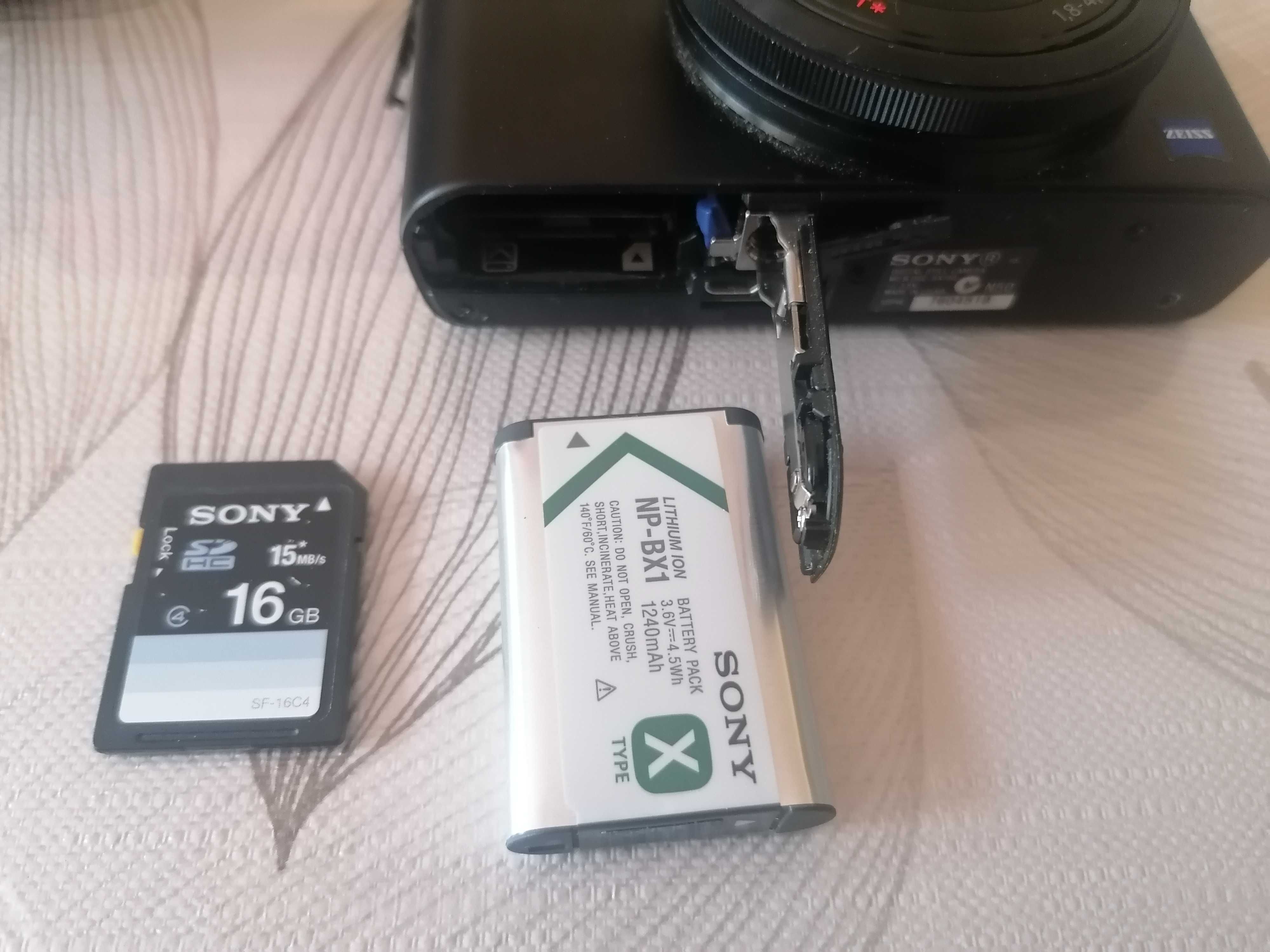 Фотоапарат SONY DSC- RX100 Cyber-shot
