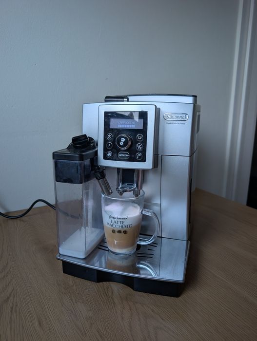 Vând expresor cafea DeLonghi Cappuccino impecabil