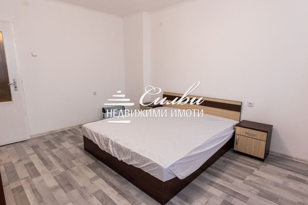 Дава се под наем Двустаен апартамент в Шумен, Тракия - 72 кв.м за 255 € - Снимка #2
