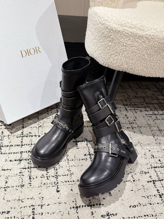 Ботуши различен бранд