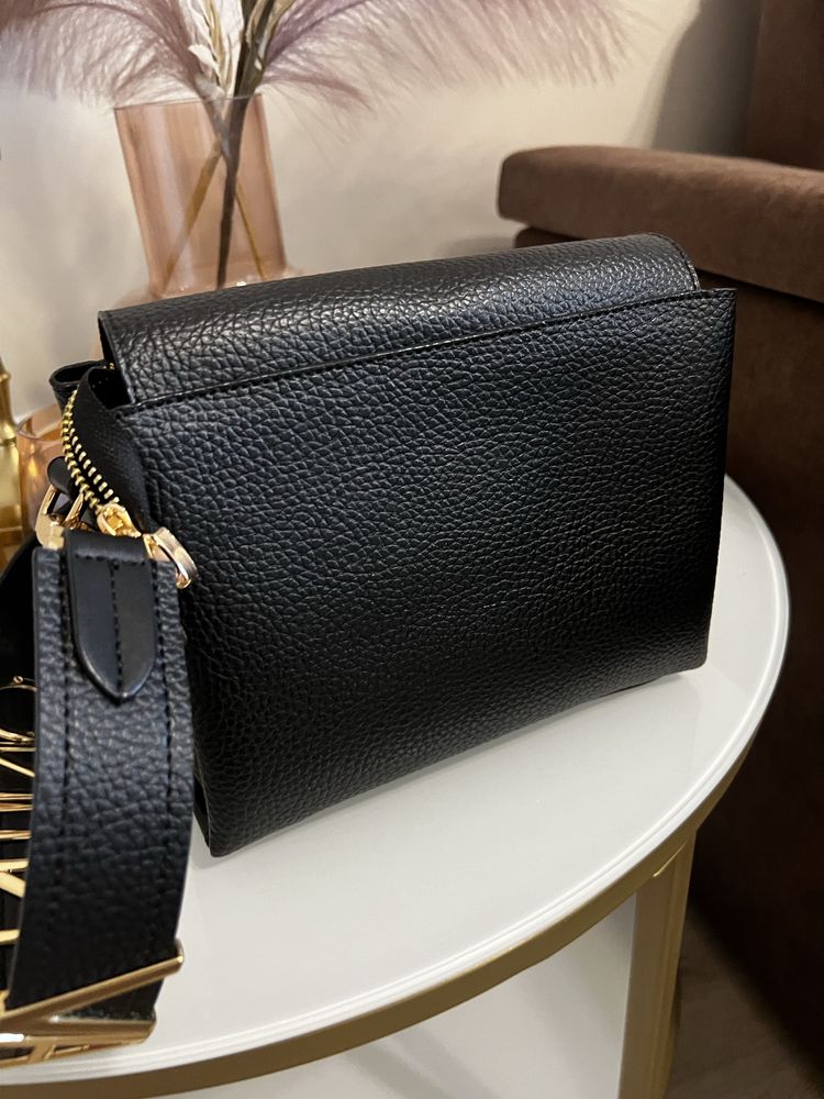 Дамска черна чанта Valentino
