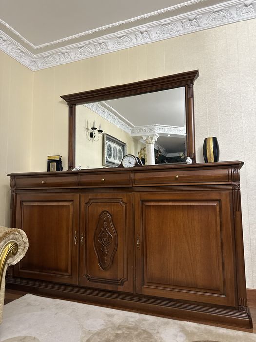 Комод с зеркалом