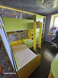 Детскую мебель, стол,шкаф, двухяростная кровать