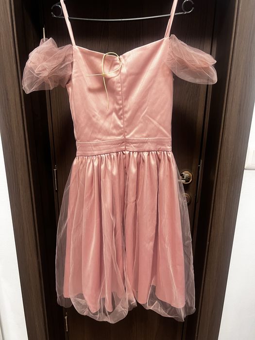 Rochie Roz Pudrat din Tulle și Satin – Elegantă & Feminină