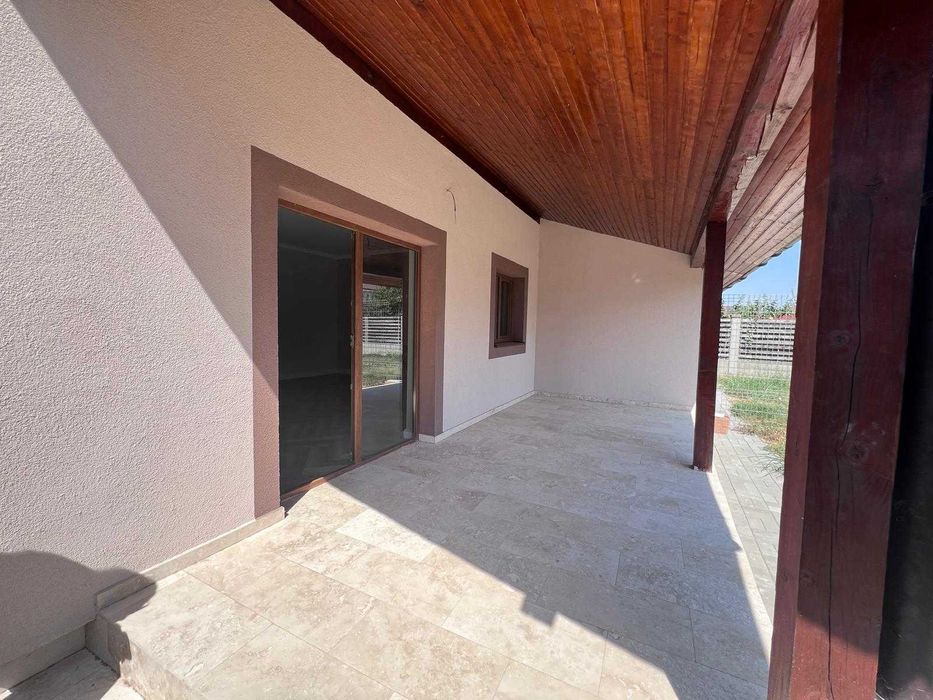 Proprietar vand 1/2 duplex aproape de M CITY la asfalt