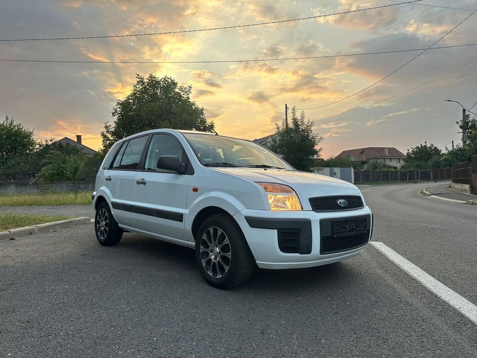 Inchiriez masina pentru livrari Tazz , Bolt Food,