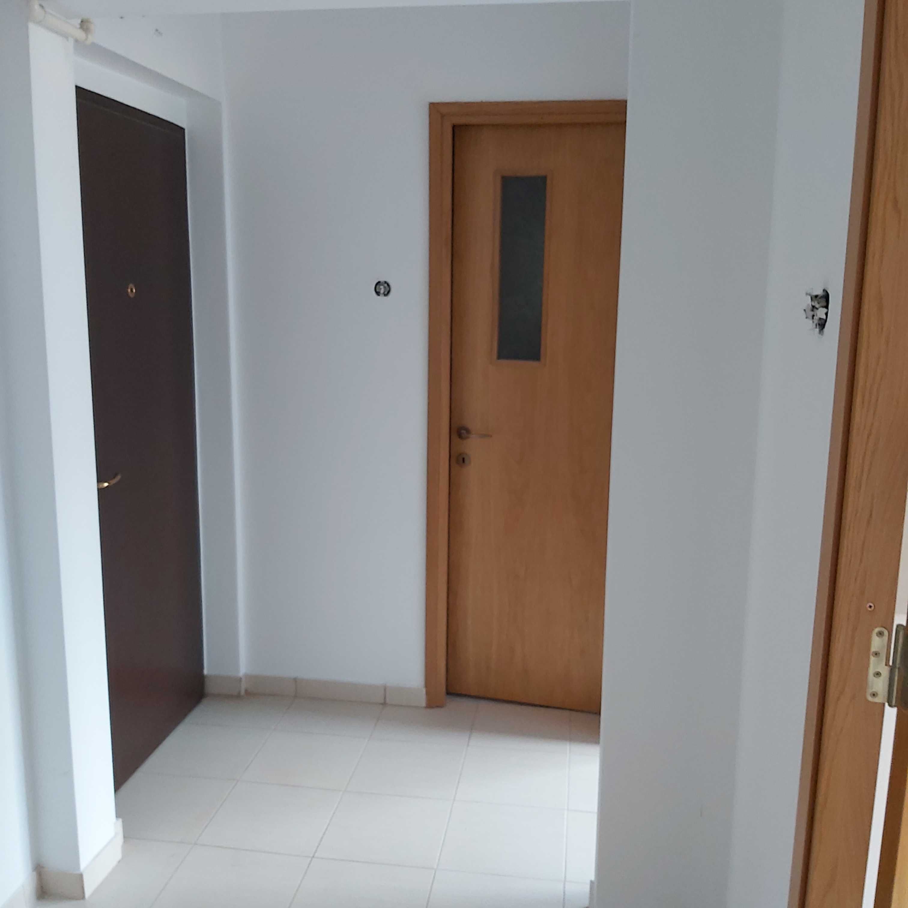 Vand apartament cu 3 camere in Ploiesti , zona Nord