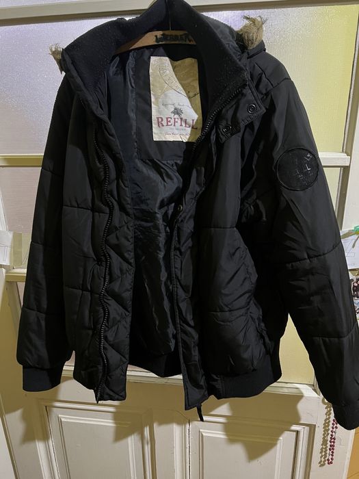 Geaca bomber REFILL  cu glugă .