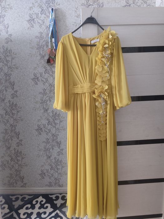 Платье продоётся
8._7._7._5._8_2_