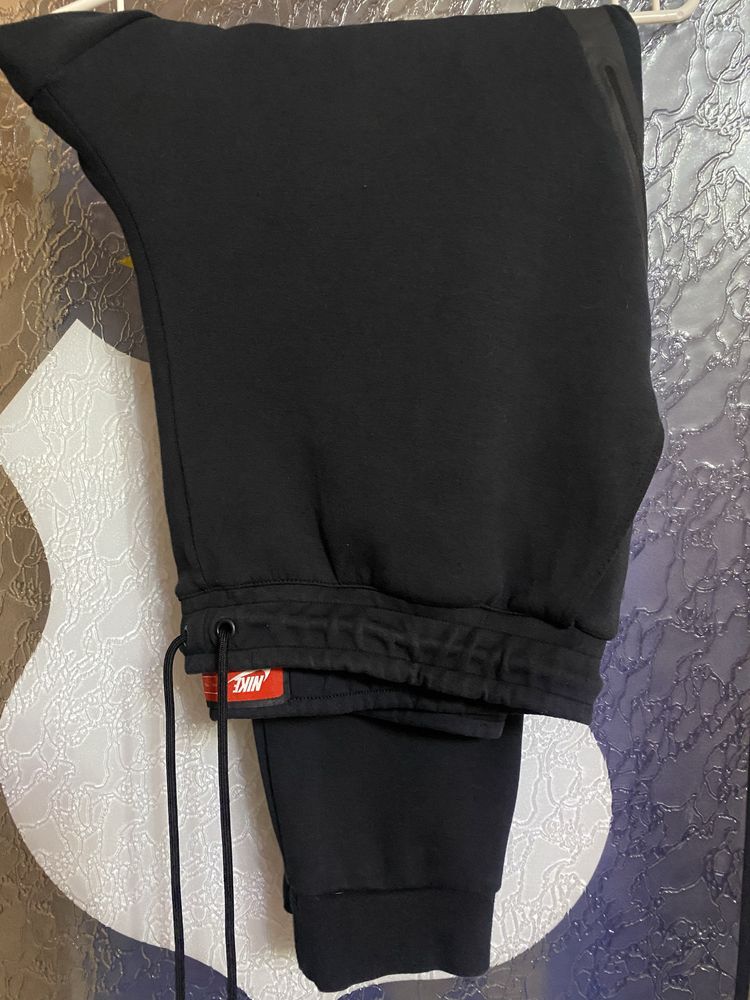 Pantaloni NIKE tech fleece