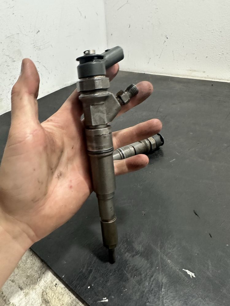 Injector injectoare BMW Seria 1 E88 E87 2.0 diesel M47 163cp 7794435