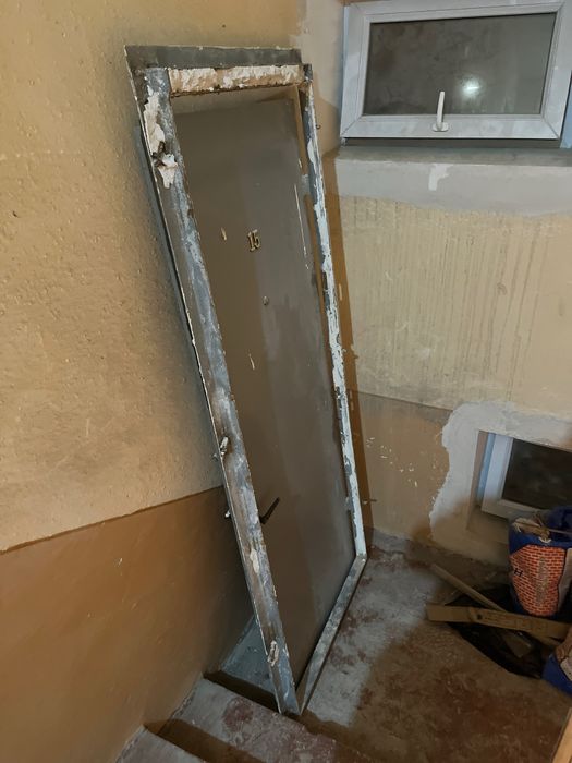 Темир эшик сотилади