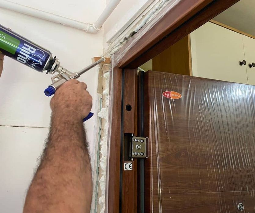 Montaj ușă interior