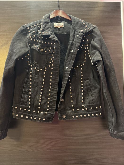 Черно дънково яке с капси