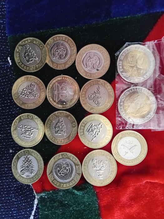 Продам коллекционные монеты 100₸ и 200₸