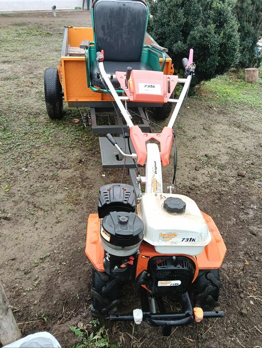 Vând motosapa cu remorca