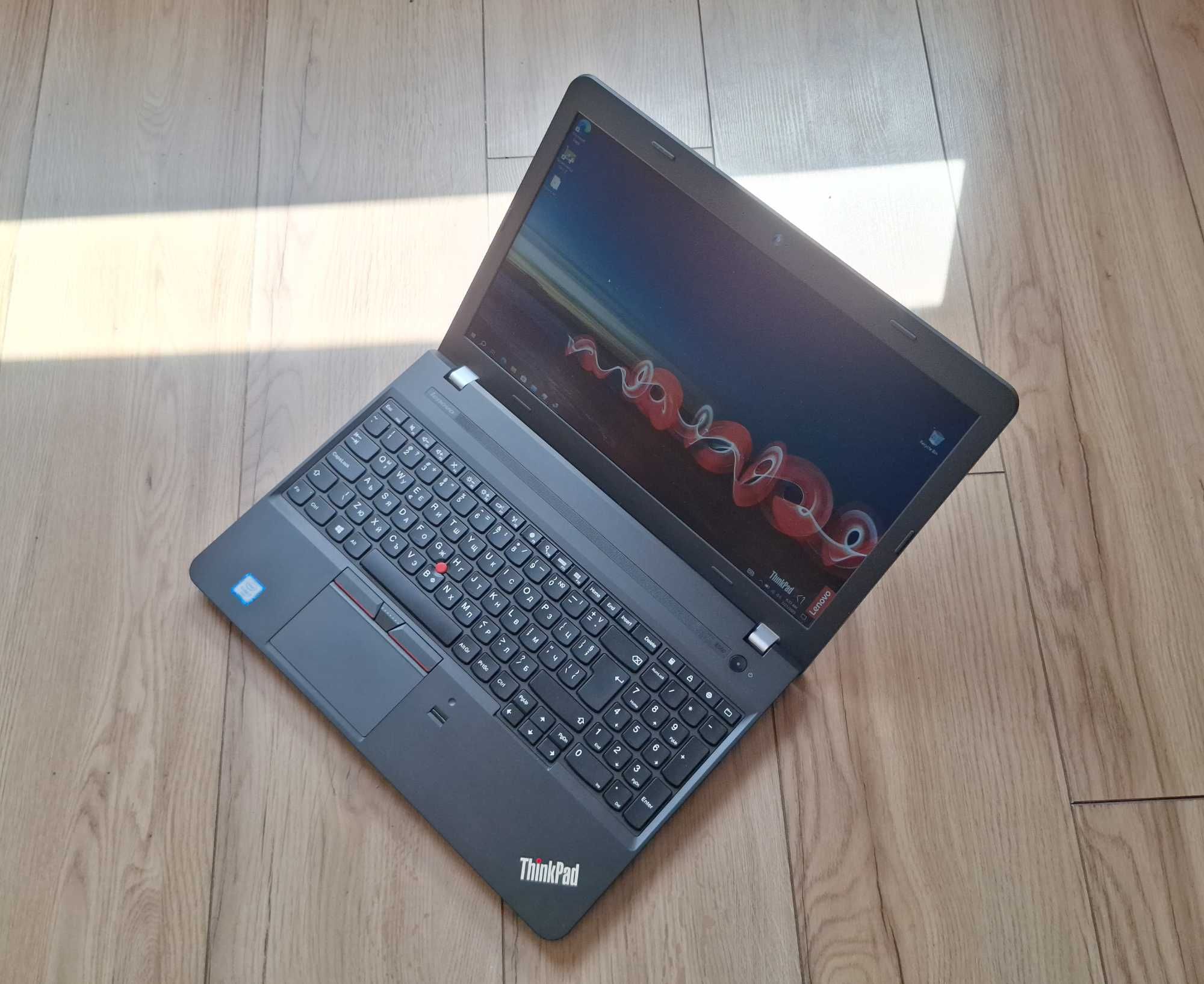 15.6' IPS Lenovo ThinkPad E560 Core i7-6500U/AMD R7 M370 2GB/16GB/256G