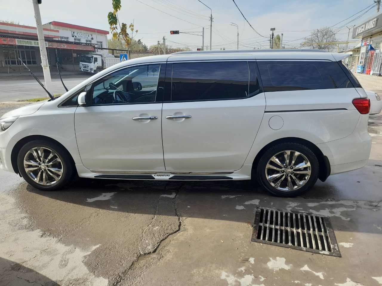 Kia carnival 2016- yil mineven