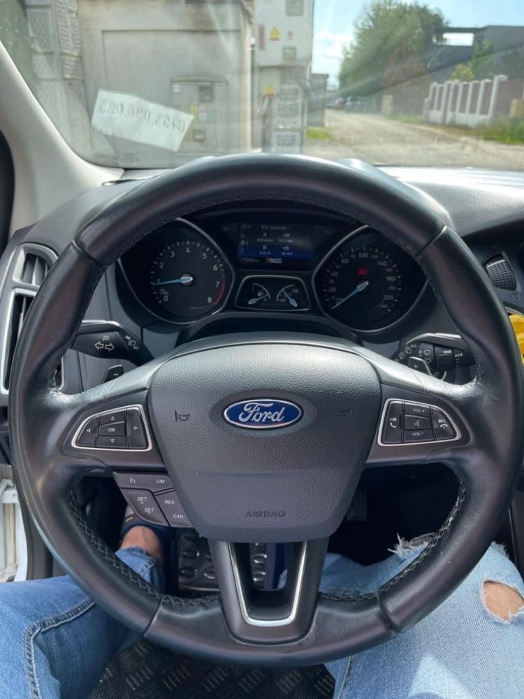 Ford focus hatchback 2017