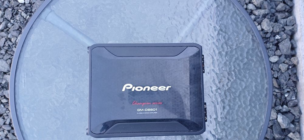 Swoboofer auto, aplificator Pioneer