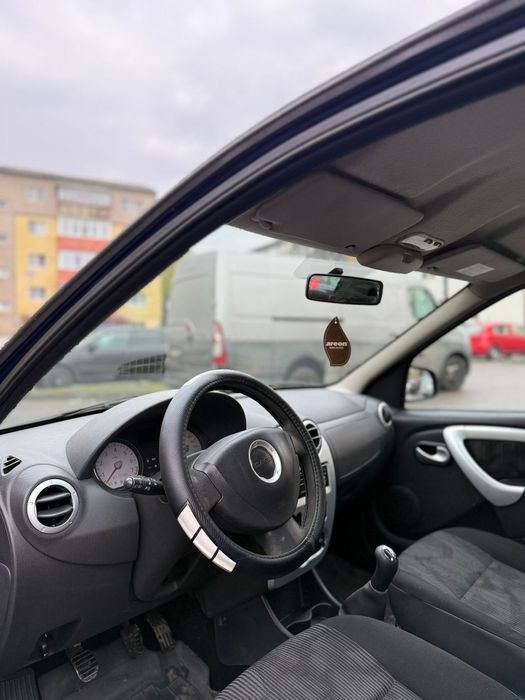 vând Dacia Logan 2010