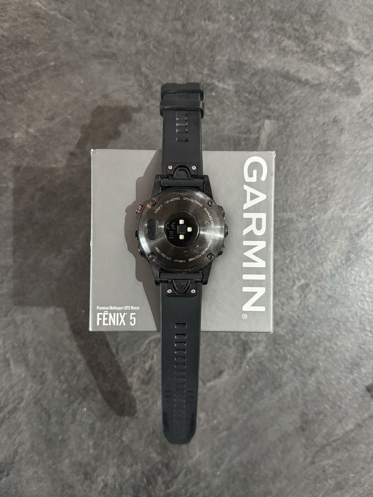 Garmin  Fenix  5