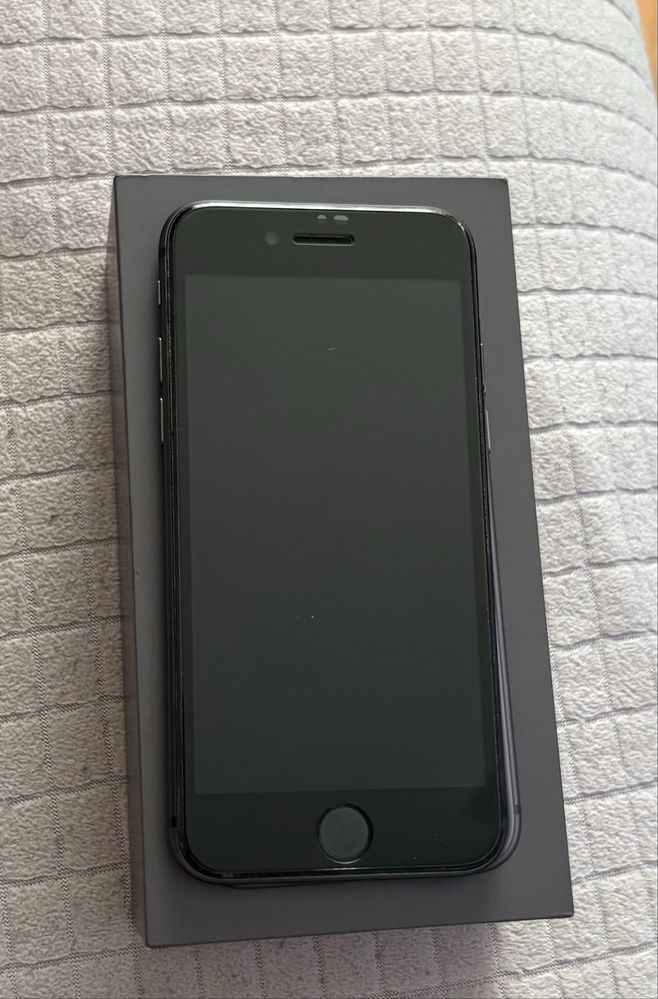 Продам срочно Iphone 8